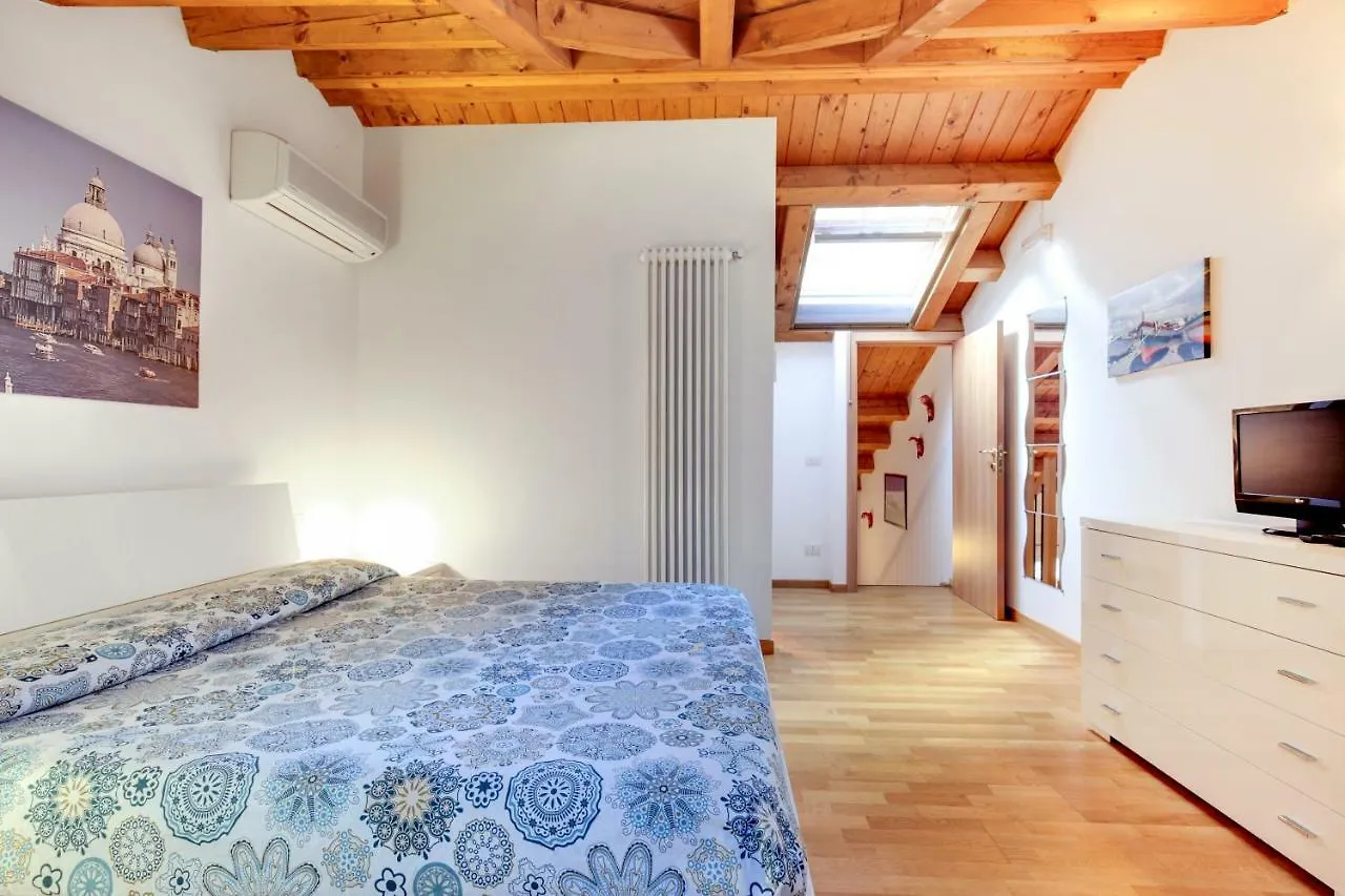 Little Canal 8 Velence Apartman